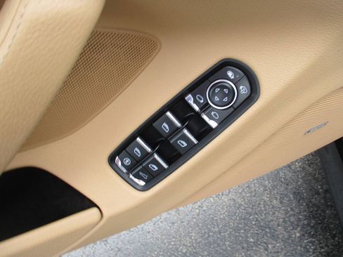 Used 2013 Porsche Panamera image 19