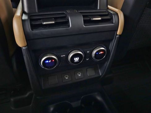 Certified 2025 Land Rover Defender 130 X-Dynamic SE AWD/4WD image 42