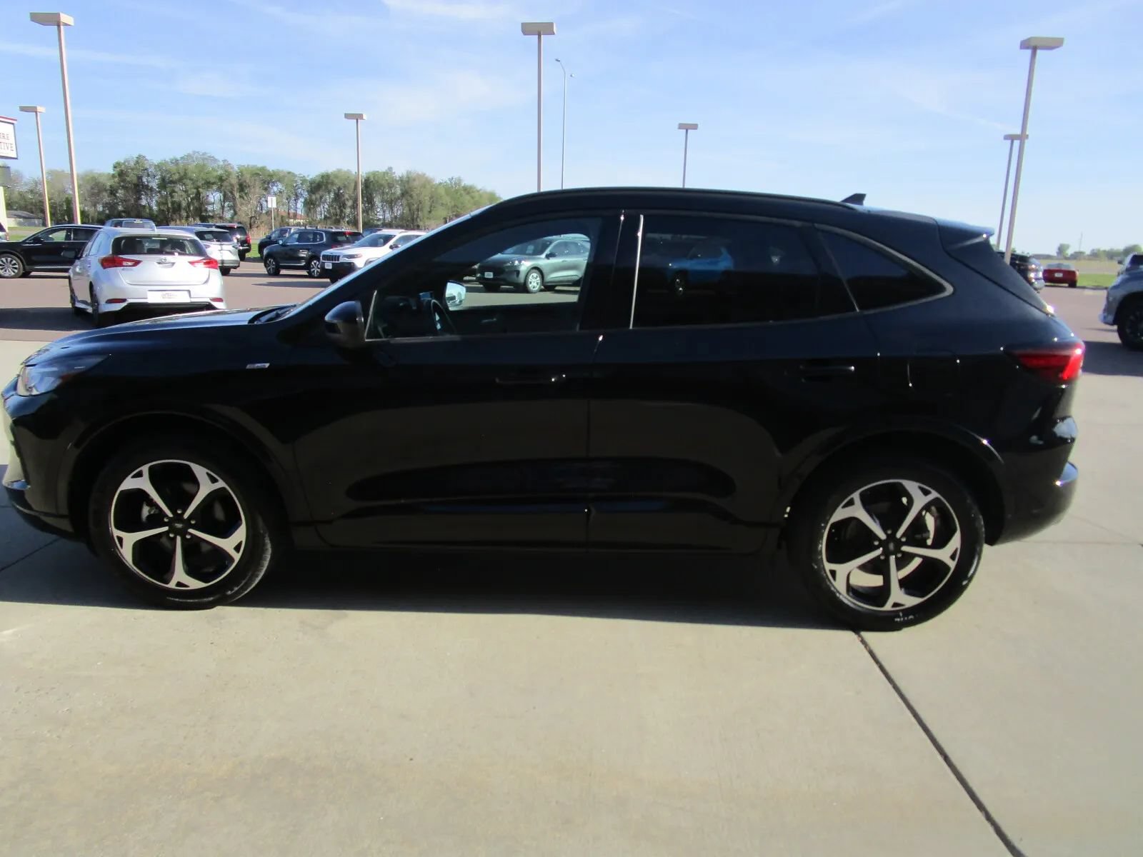 Used 2024 Ford Escape ST-Line Select w/ Tech Pack #2 AWD/4WD image 6