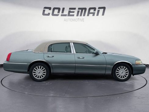 Used 2005 Lincoln Town Car Signature image 5