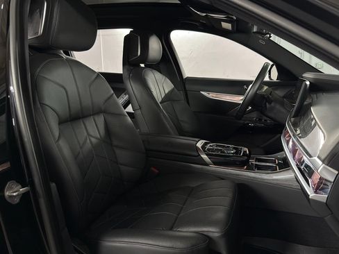 Used 2023 BMW i7 xDrive60 AWD/4WD image 30