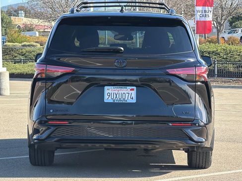 Used 2025 Toyota Sienna XSE w/ XSE Plus Package image 5