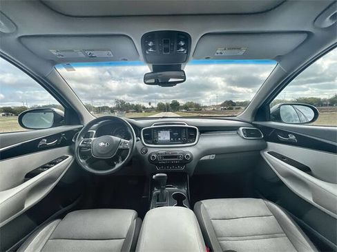 Used 2019 Kia Sorento SX w/ SX Touring Package image 19