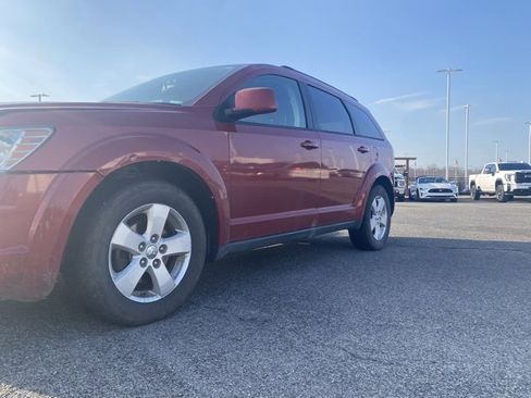 Used 2010 Dodge Journey SXT w/ Flexible Seating Group image 2