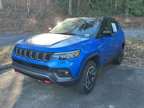 Used 2024 Jeep Compass Trailhawk w/ Trailhawk Elite Group image 2