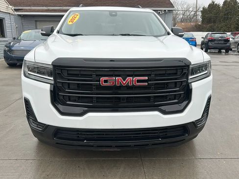 Used 2023 GMC Acadia SLE w/ Driver Convenience Package FWD image 2
