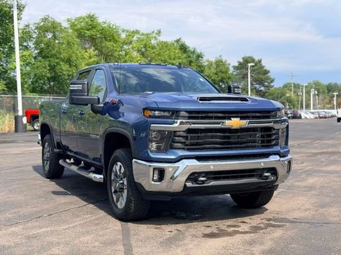 Used 2025 Chevrolet Silverado 2500 LT AWD/4WD image 4