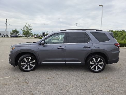 Used 2024 Honda Pilot Touring image 18