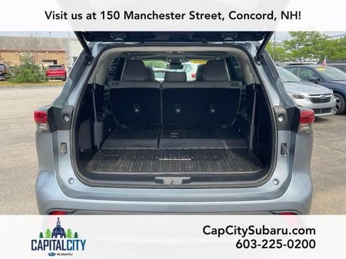 Used 2021 Toyota Highlander XLE AWD/4WD image 10