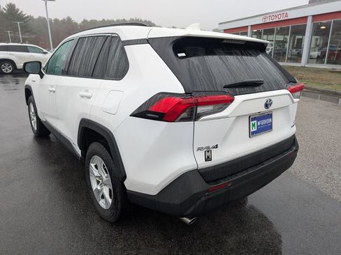 Used 2021 Toyota RAV4 LE AWD/4WD image 4