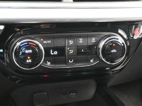 Used 2025 Chevrolet Trax LT w/ Driver Confidence Package FWD image 18