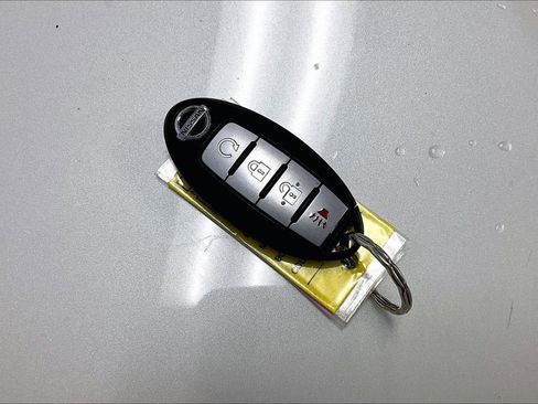 Used 2017 Nissan Rogue SV image 9