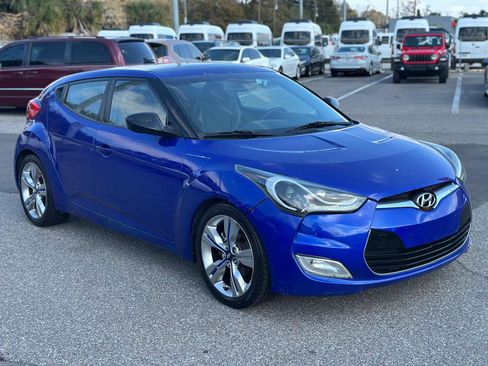 Used 2012 Hyundai Veloster w/ Style Pkg image 3