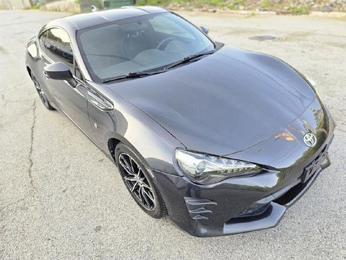 Used 2017 Toyota 86 image 11
