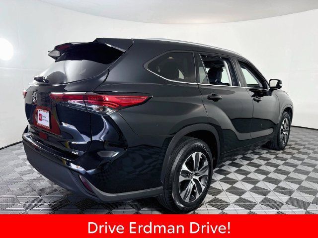 Used 2021 Toyota Highlander XLE FWD image 23