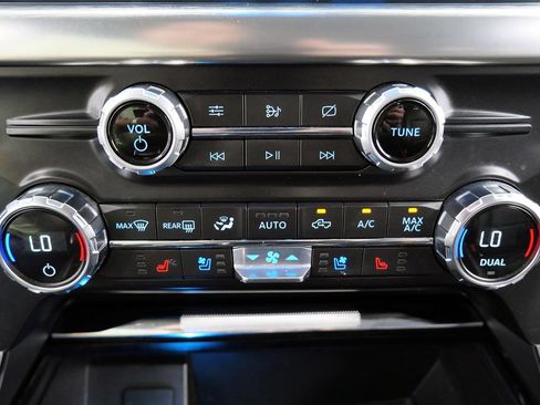 Used 2021 Ford F150 Lariat w/ Max Trailer Tow Package AWD/4WD image 31
