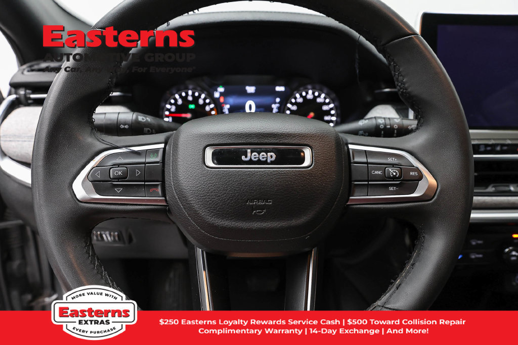 Used 2024 Jeep Compass Latitude AWD/4WD image 11