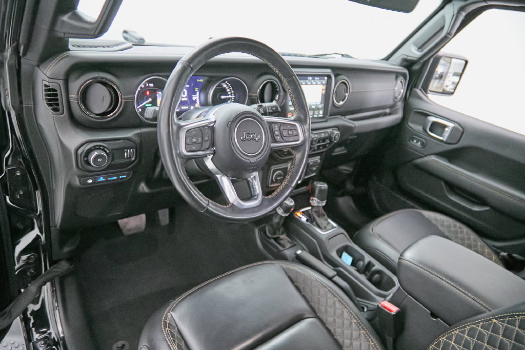 Used 2023 Jeep Wrangler Unlimited Sahara AWD/4WD image 17