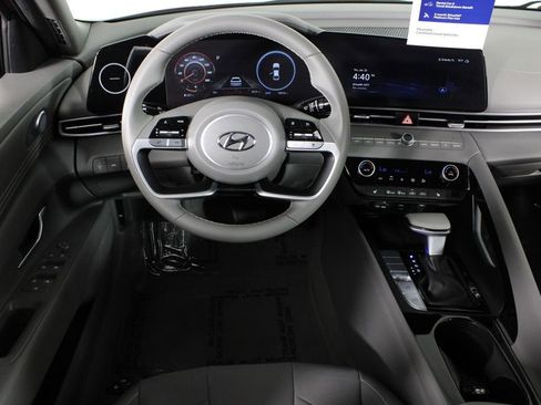 Certified 2023 Hyundai Elantra SEL w/ Convenience Package image 7