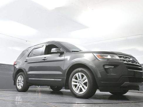 Used 2018 Ford Explorer XLT w/ Equipment Group 202A AWD/4WD image 24