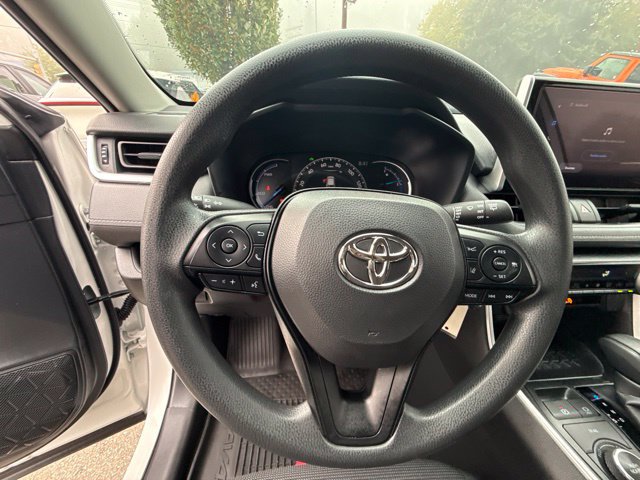Used 2025 Toyota RAV4 LE AWD/4WD image 18