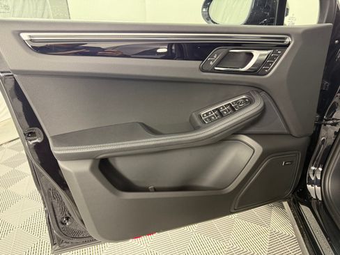 Certified 2026 Porsche Macan AWD/4WD image 14