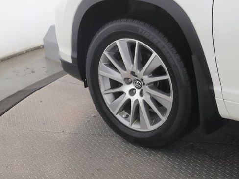 Used 2016 Toyota Highlander XLE image 13