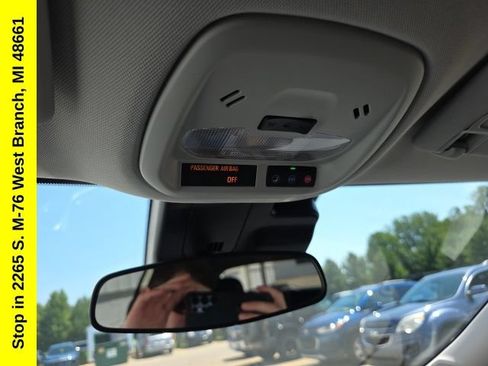 Used 2025 Chevrolet Trax LT FWD image 15