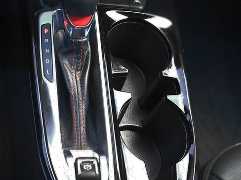 Used 2025 Chevrolet Trax RS w/ Sunroof Package image 23