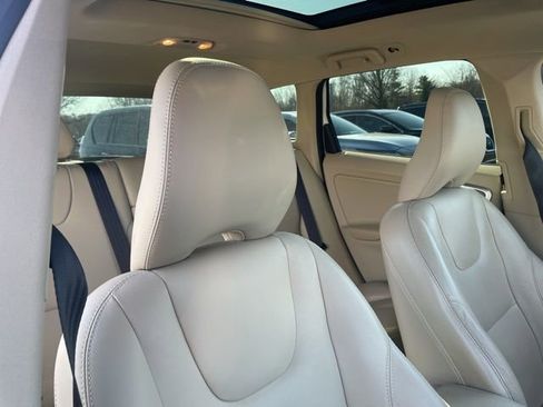 Used 2016 Volvo XC60 T5 Premier image 7