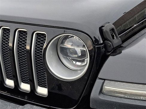 Used 2018 Jeep Wrangler Unlimited Sahara w/ Cold Weather Group image 9