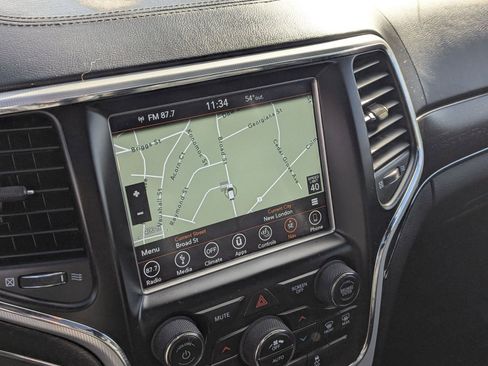 Used 2018 Jeep Grand Cherokee Limited image 18