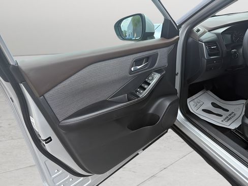 Used 2023 Nissan Rogue SV FWD image 15