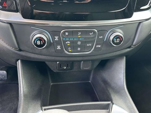 Used 2021 Chevrolet Traverse LS FWD image 24