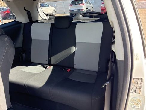 Used 2018 Toyota Yaris L image 17