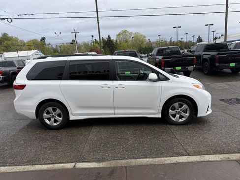 Used 2020 Toyota Sienna LE image 7