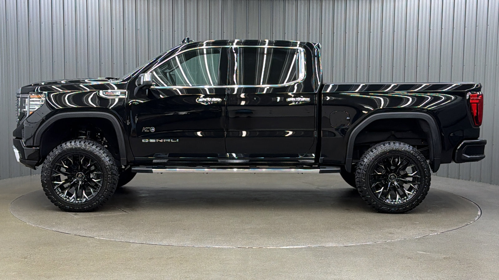 Used 2026 GMC Sierra 1500 Denali AWD/4WD image 2