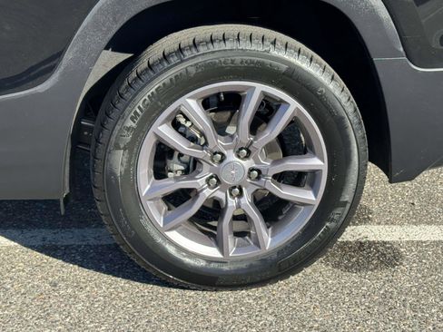 Used 2023 GMC Terrain SLT image 9