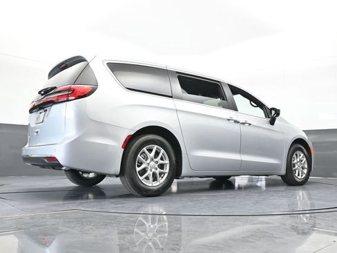 New 2026 Chrysler Pacifica Select image 58