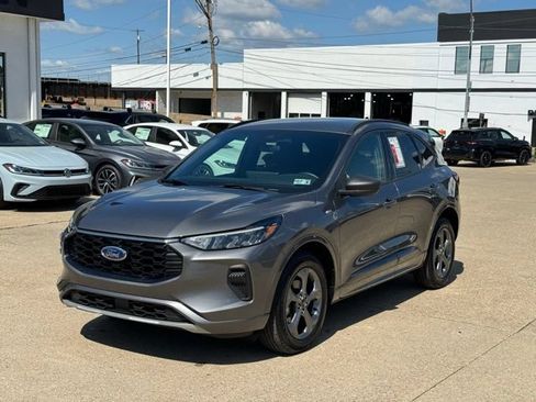 Used 2024 Ford Escape ST-Line w/ Tech Pack #1 AWD/4WD image 2