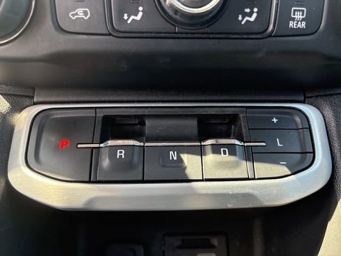 Used 2023 GMC Acadia SLT image 30