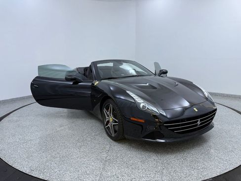 Used 2017 Ferrari California T image 24