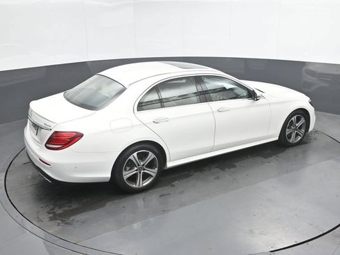 Used 2018 Mercedes-Benz E 300 4MATIC image 32
