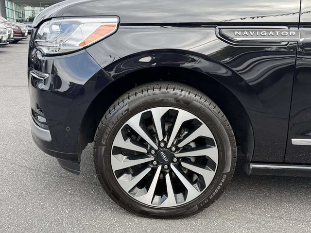 Used 2023 Lincoln Navigator Reserve AWD/4WD image 8