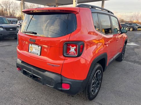 Used 2017 Jeep Renegade Trailhawk w/ Premium Trailhawk Package image 18
