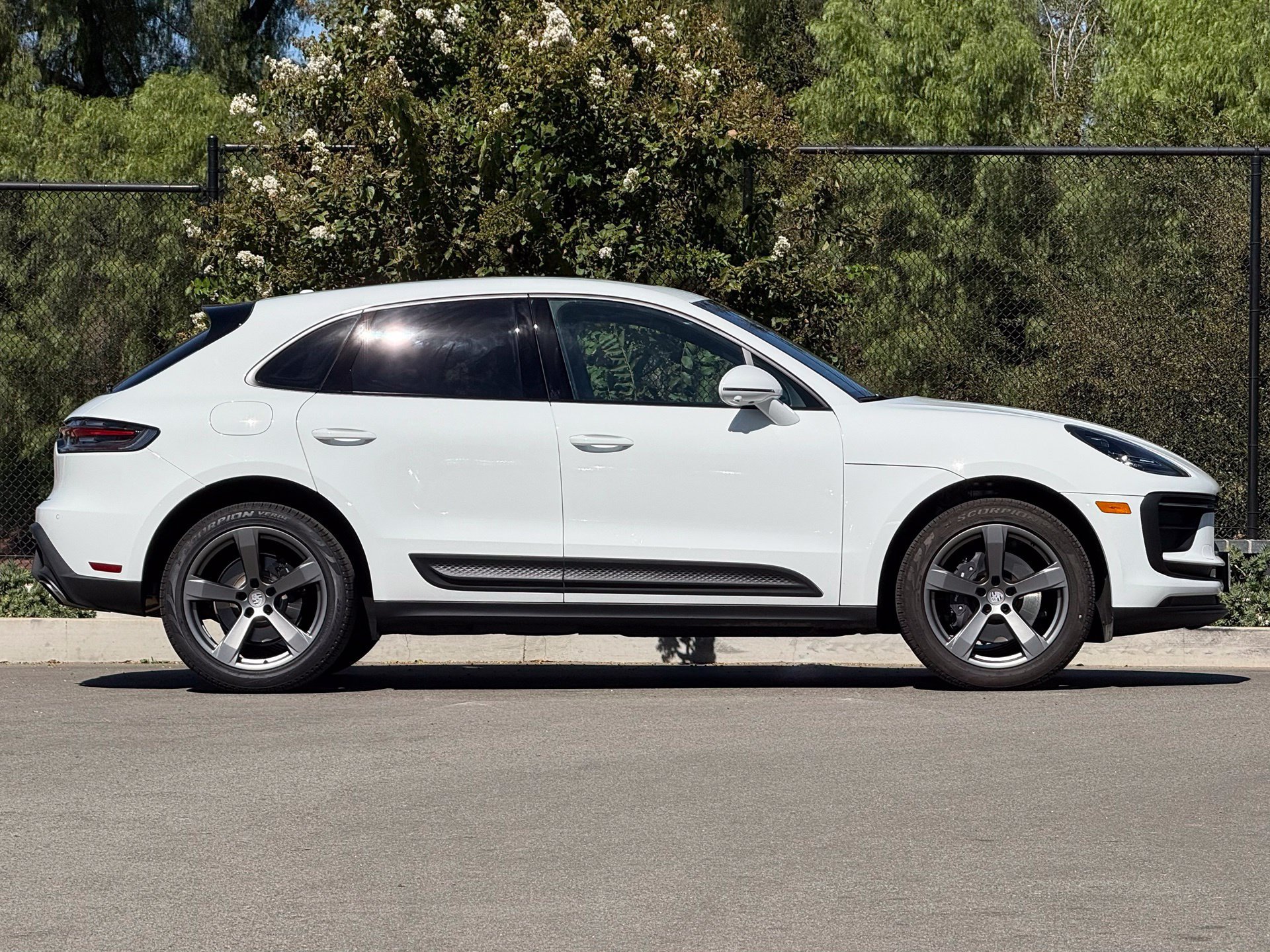 Used 2026 Porsche Macan AWD/4WD image 8
