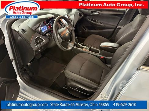 Used 2017 Chevrolet Cruze LT w/ Sun And Sound Package FWD image 10