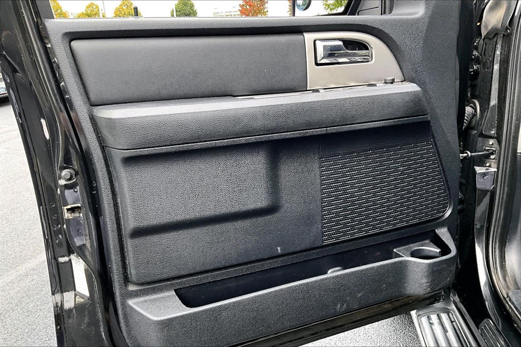 Used 2015 Ford Expedition EL XLT w/ Equipment Group 202A AWD/4WD image 14