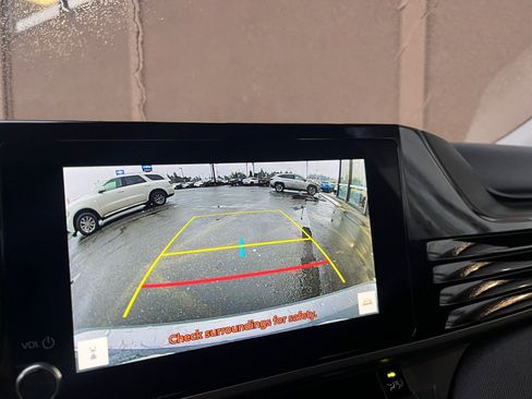 Used 2025 Toyota Camry LE image 17