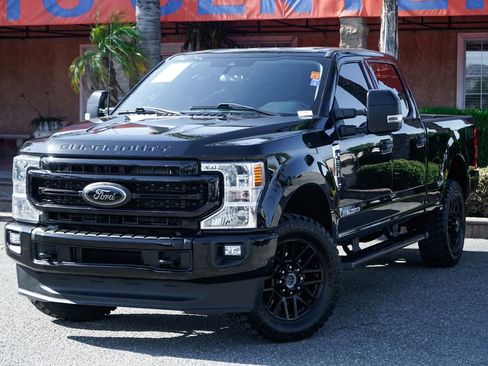 Used 2022 Ford F250 XLT w/ Black Appearance Package AWD/4WD image 4